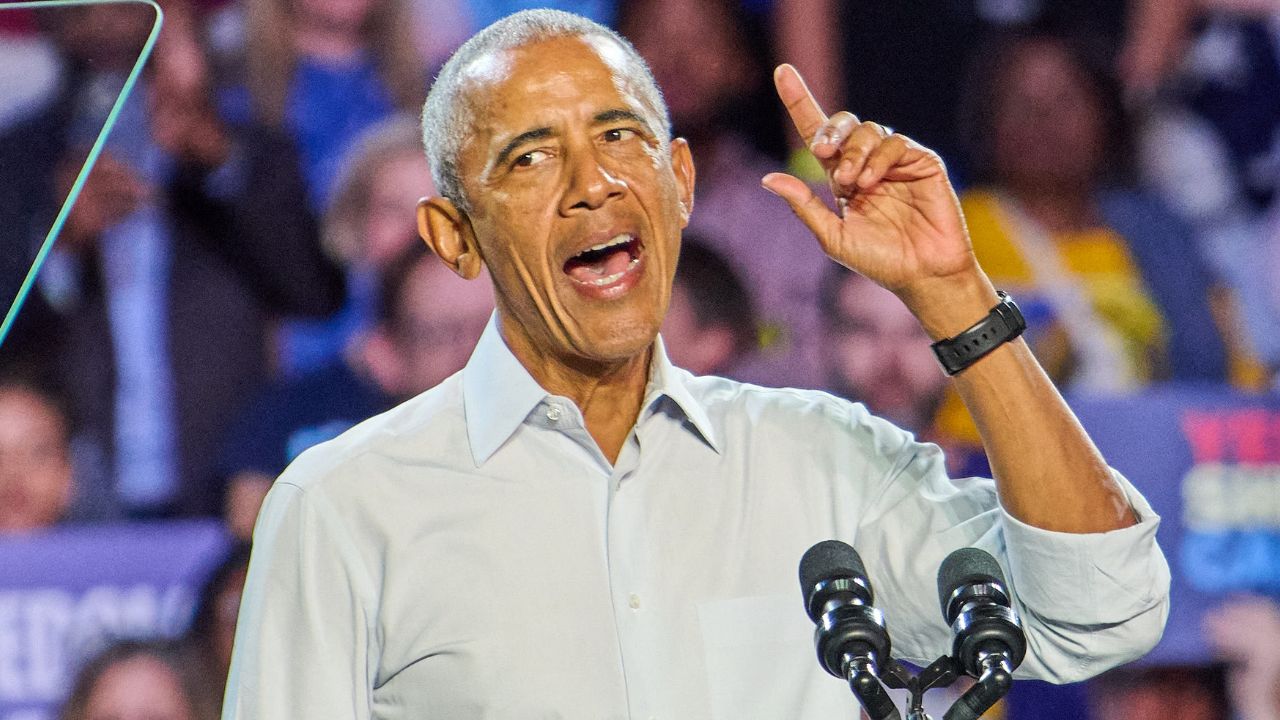 Obama contro il degrado del dibattito politico: “Io e Michelle come scimmie? Vergogna e decoro ormai perduti”