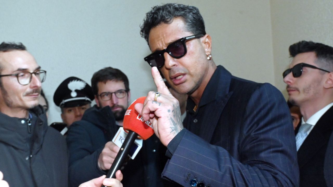 Corona rilancia contro Mediaset: “I 160 milioni sono intimidazione. Me ne frego”.